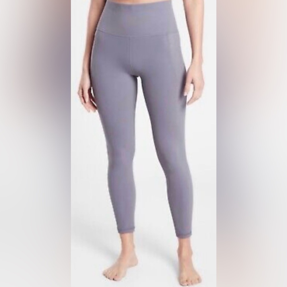 Athleta Salutation Stash II 7/8 leggings
BNWT